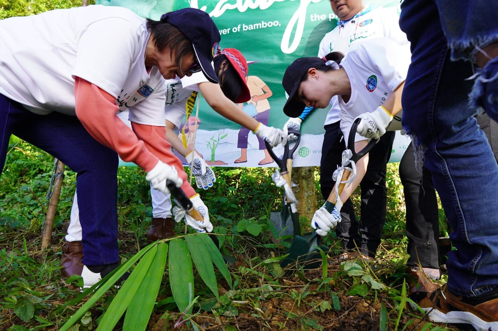 Kawayan Mission tree-planting photograph supplied by JE Hydro (2 of 4).